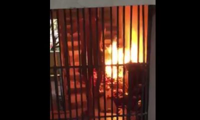 Video: Người đàn ông đốt vàng mã, khói um cả khu tập thể