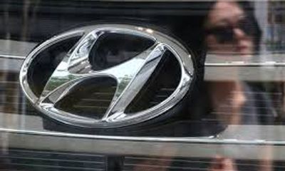 Quản lý Hyundai từ chức vì bắt nhân viên nữ tiếp rượu