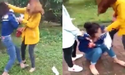 Vụ nữ sinh cấp 3 bị lột quần áo: Hai cô gái công khai xin lỗi trước toàn trường