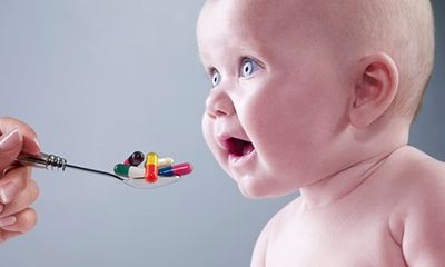 Bố mẹ “lạm dụng kháng sinh” - Hậu quả khó lường cho bé