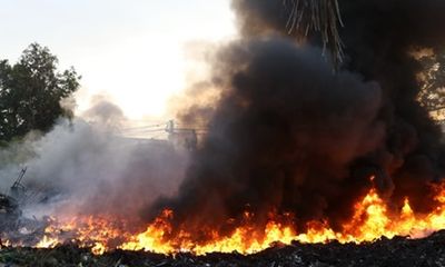 Nha Trang: Cháy lớn bãi phế liệu gần trường học