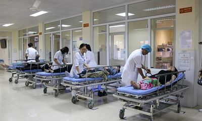 12 du khách ngộ độc nhập viện cấp cứu không phải do ăn uống ở Quảng Ninh