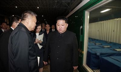 Ông Kim Jong-un tiễn đoàn tàu chở thi thể các nạn nhân Trung Quốc