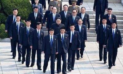 Ông Kim Jong-un và đội cận vệ tinh nhuệ theo sát trong hội nghị thượng đỉnh liên Triều