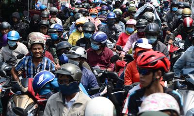Hàng nghìn người dân đổ về thành phố, cửa ngõ Sài Gòn 