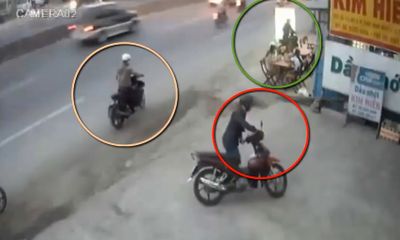 Clip: 3 thanh niên dàn cảnh trộm xe máy tinh vi trên phố Sài Gòn