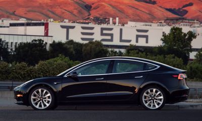 Tesla lỗ triền miên, cần thêm đến 2.000 tỉ USD để “sống sót” qua năm 2018