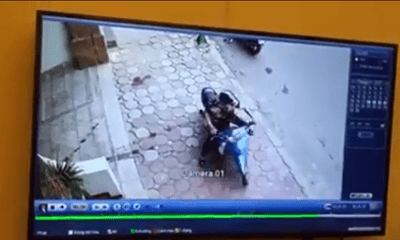 Video: Nam thanh niên bẻ khóa trộm xe máy trong 3s ở Hà Nội
