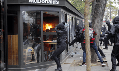 Cảnh sát Pháp bắt giữ gần 200 người bạo động ngày Quốc tế Lao động
