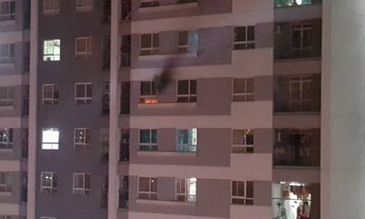 Cháy căn hộ tầng 8 Chung cư Hồng Hà Eco City, cư dân hốt hoảng tháo chạy
