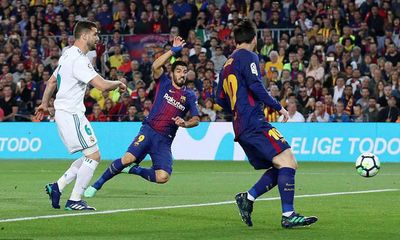 Barcelona 2-2 Real Madrid: Messi, C.Ronaldo cùng chói sáng 