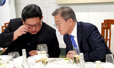 Có gì trong chiếc usb Tổng thống Hàn Quốc trao cho lãnh đạo Triều Tiên?
