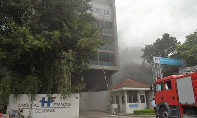 Hà Nội: Cháy công trình thuộc bệnh viện Việt - Pháp, công nhân thi nhau tháo chạy