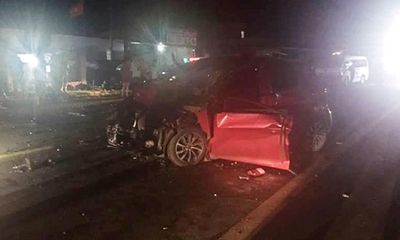 Đắk Nông: Người dân cắt cửa đưa thi thể tài xế ôtô ra ngoài sau tai nạn