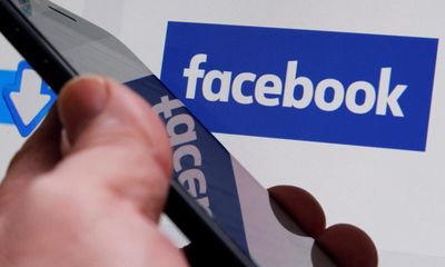 Tạm ngừng hoạt động 200 ứng dụng của Facebook để điều tra 