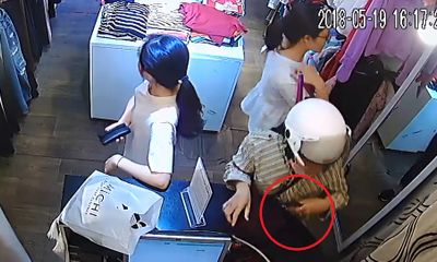 Video: Người phụ nữ vờ mua hàng rồi trộm điện thoại