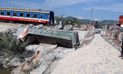 Vụ tàu chở 400 khách bị lật ở Thanh Hóa: Công an mời 2 gác chắn đường sắt để điều tra