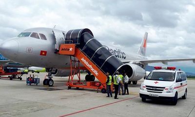 Máy bay đi Đà Lạt hạ cánh khẩn cấp ở Đà Nẵng để cứu hành khách sốc thuốc tiền đình