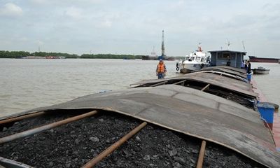 Vùng Cảnh sát biển 1 tạm giữ tàu chở hơn 300 tấn than không rõ nguồn gốc