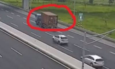 Video: Container chạy lùi trên cao tốc Hà Nội- Hải Phòng