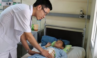 Quảng Ninh: Bé 6 tuổi bị vỡ gan, đứt đôi tuỵ vì chậu cây cảnh đổ vào người