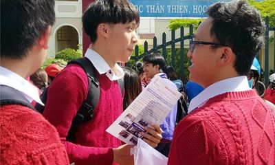 Lâm Đồng: Hai thí sinh đi cấp cứu khi đang làm bài thi Ngữ văn