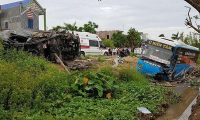 Tin tai nạn giao thông mới nhất ngày 27/6/2018: Ôtô khách tông liên hoàn, 2 người tử vong