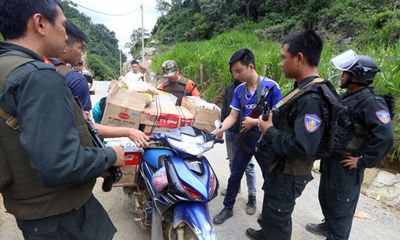 Cảnh sát bao vây tìm bắt 2 kẻ đang cố thủ trong sào huyệt ma túy ở Sơn La