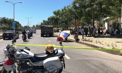Đà Nẵng: Xe máy bị cuốn vào gầm xe ben, 3 người thương vong