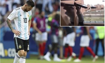 Video: CĐV Argentina ném TV vỡ tan tành vì đội nhà bị loại khỏi World Cup 2018