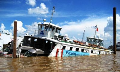 Chìm sà lan trên sông Sài Gòn do va chạm với tàu hàng Mông Cổ, 2 người mất tích 