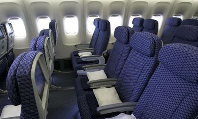 Bạn có biết tại sao ghế máy bay thường có màu xanh dương?