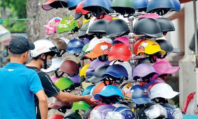 Cục Quản lý Chất lượng vạch trần hàng loạt đơn vị bán mũ bảo hiểm, xăng dầu rởm