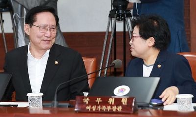Bộ trưởng Quốc phòng Hàn Quốc bị kêu gọi từ chức vì xúc phạm phụ nữ