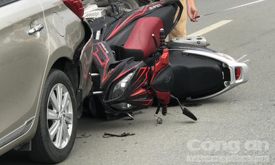 Tin tai nạn giao thông mới nhất ngày 11/7/2018: Hai xe máy nát đầu, dính chùm vào đuôi ôtô
