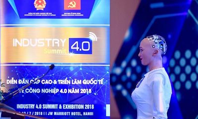 Video: Bài phát biểu về 4.0 của công dân robot đầu tiên Sophia khi tới Việt Nam