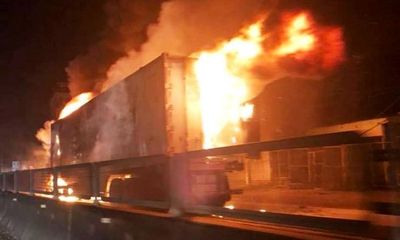 Hiện trường vụ xe container bốc cháy dữ dội trên quốc lộ 1 