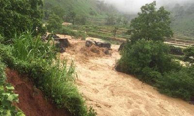 Video: Cảnh sạt lở, nước lũ chảy ầm ầm ở Sơn La