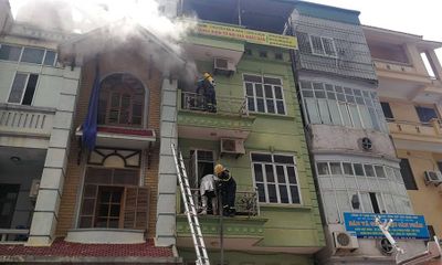 Tin tức thời sự 24h mới nhất ngày 4/8/2018: Ngôi nhà 5 tầng tại Hà Nội bốc cháy dữ dội