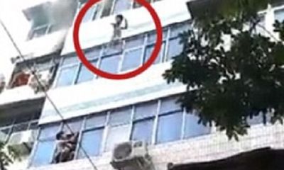 Video: Cháy chung cư, người mẹ ném con qua cửa sổ vì không kịp chạy