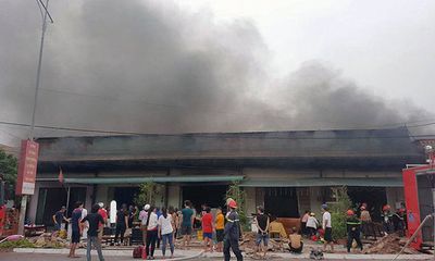 Hỏa hoạn kinh hoàng thiêu rụi 5 quán karaoke tại TP Móng Cái