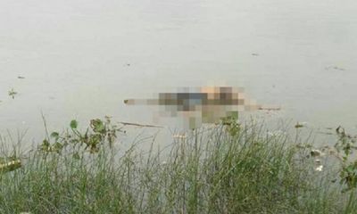 Thi thể nam thanh niên nổi trên sông ở Nam Định
