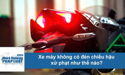 Clip: Xe máy không có đèn chiếu hậu xử phạt như thế nào?