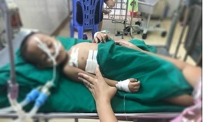 Nghệ An: Bé trai 19 tháng tuổi nghịch súng bị đạn găm vào ngực nguy kịch