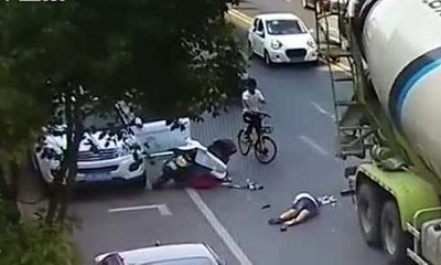 Video: Người phụ nữ thoát chết thần kỳ dưới bánh xe bồn nhờ mũ bảo hiểm