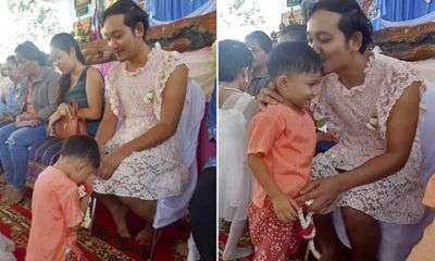 Câu chuyện cảm động về người cha mặc váy đến dự Ngày của Mẹ ở Thái Lan