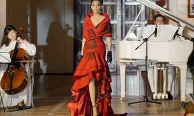 Trương Thị May diện đầm đỏ rực, lộng lẫy làm vedette show thời trang