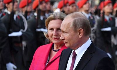 Tổng thống Putin dự đám cưới Ngoại trưởng Áo gây xôn xao