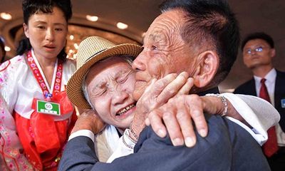 Xúc động các gia đình Hàn Quốc tới Triều Tiên đoàn tụ với thân nhân sau 65 năm chia cách