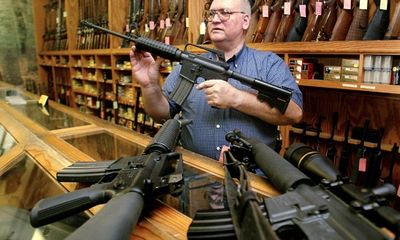 Bộ giáo dục Mỹ cân nhắc việc cấp tiền mua súng cho giáo viên 
